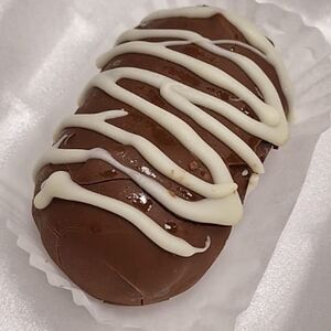 Творожный сырок в шоколадной глазури с вишней