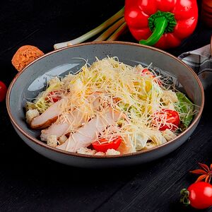Салат Цезарь с курицей