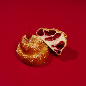 Улитка с вишней