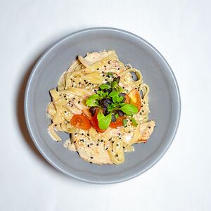 Паста с цыпленком в сливочном соусе