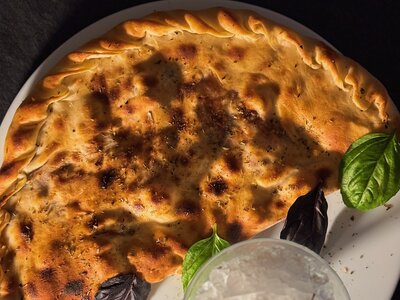 Пицца фирменная закрытая " SKRAT "