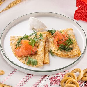 Блинчики с лососем и творожным кремом
