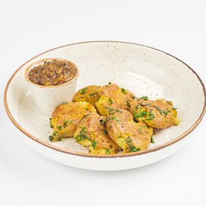 Мятый картофель с грибным соусом и постной сметаной