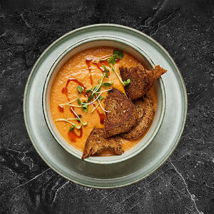 Томатный гаспачо с ремесленными гренками