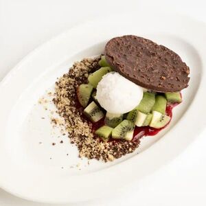 Кокосовое мороженое с киви и шоколадом