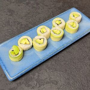 Веган ролл с авокадо 