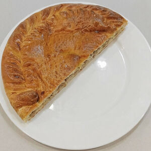 Пирог половинка мясо-капуста