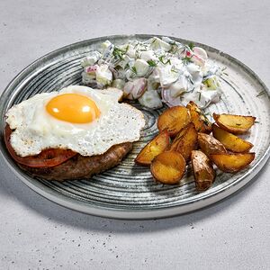 Бифштекс с яйцом