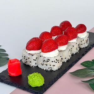 Роллы Сырная креветка с клубникой
