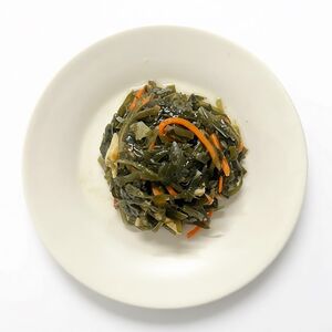 Морская капуста с кальмаром