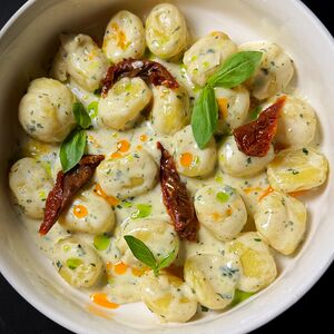 Ньокки с сыром и вялеными томатами