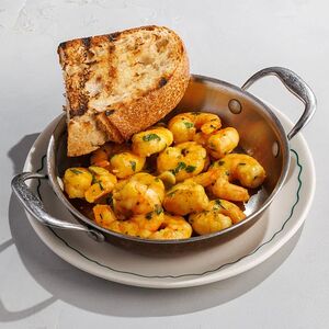 Жареные креветки с чесноком