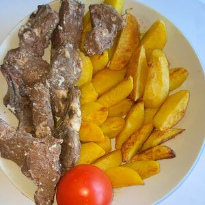 Баранья корейка с картошкой по-деревенски
