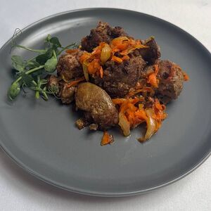 Куриная печень с овощами