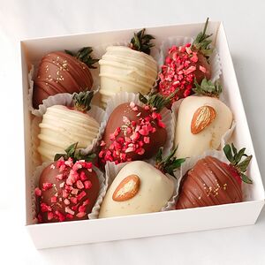 Набор клубника в шоколаде с сублиматами, 6-9 ягод