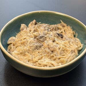 Паста с курицей и грибами