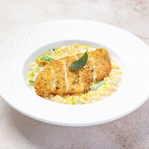Фрегола с куриным шницелем и соусом из горгонзолы