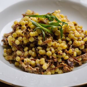 Мясо верблюда с птитимом и грибами