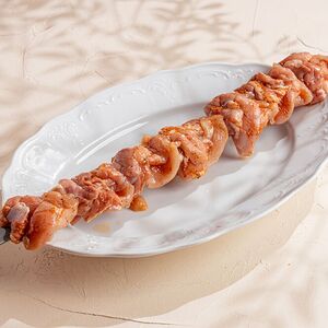 Маринованный шашлык из куриного бедра 1 кг 