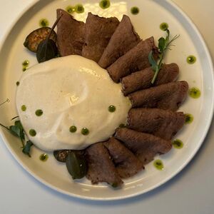 Язык говяжий с ореховым муссом