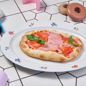 Пиццетта с ветчиной и помидорами