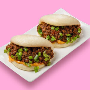 Бао с копченым фаршем и зеленым луком