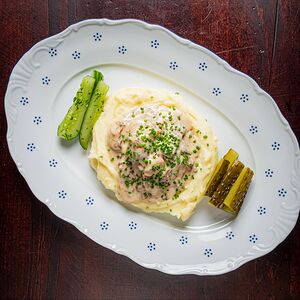 Бефстроганов с грибами и картофельным пюре 