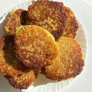 Драники с мясом и сметаной