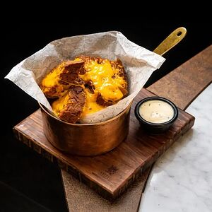 Гренки с чеддером и чесноком
