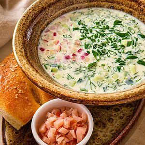 Окрошка на мацони с куриной пастромой