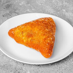 Пирожок жареный с капустой и яйцом 