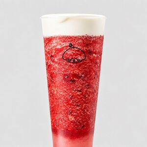 Сырная пенка с ягодным миксом и вишней