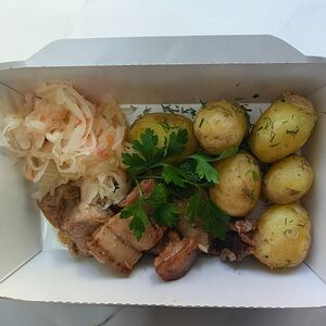 Картофель молодой со шкварками