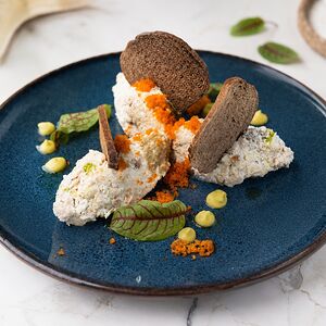 Форшмак из олюторской сельди с бородинскими гренками