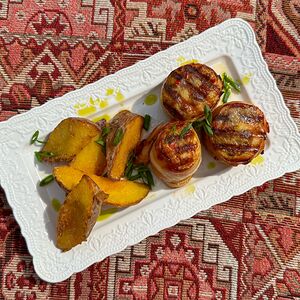 Мясные рулетики в беконе