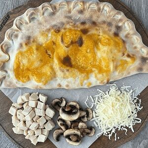 Мини-кальцоне с курицей и шампиньонами