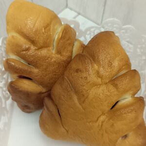 Булочка с вишней