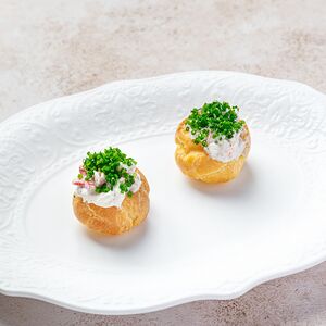 Профитроли с крабом 