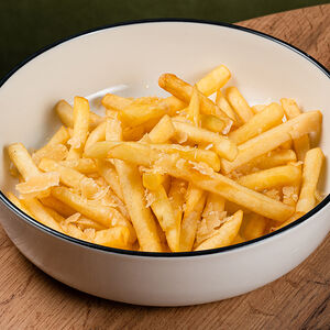 Картофель фри с пармезаном и трюфельным маслом