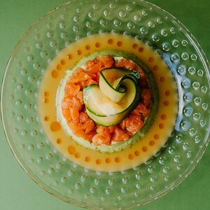 Тартар из лосося, цукини, гуакамоле 