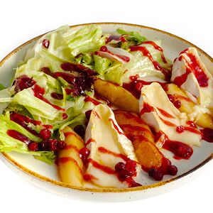 Салат с теплым камамбером 