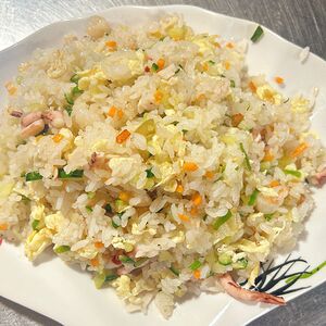 F-3 Жареный рис с яйцом и морепродуктами