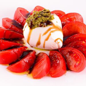 Капрезе с моцарелла