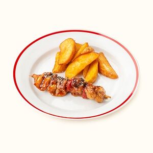 Куриный шашлык в соусе барбекю с картофелем по-деревенски