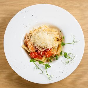 Казаречче с жареной форелью и томатом черри
