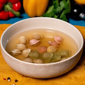 Куриный бульон с пельмешками