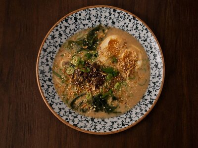 Кунжутно-ореховый рамен с говядиной 