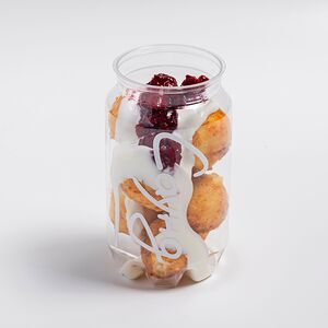 Сырники с вишней и сметаной