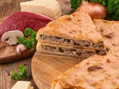 Осетинский пирог с говядиной, грибами и сыром