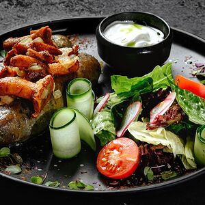 Картофельная колбаса со сметаной и жареными лисичками